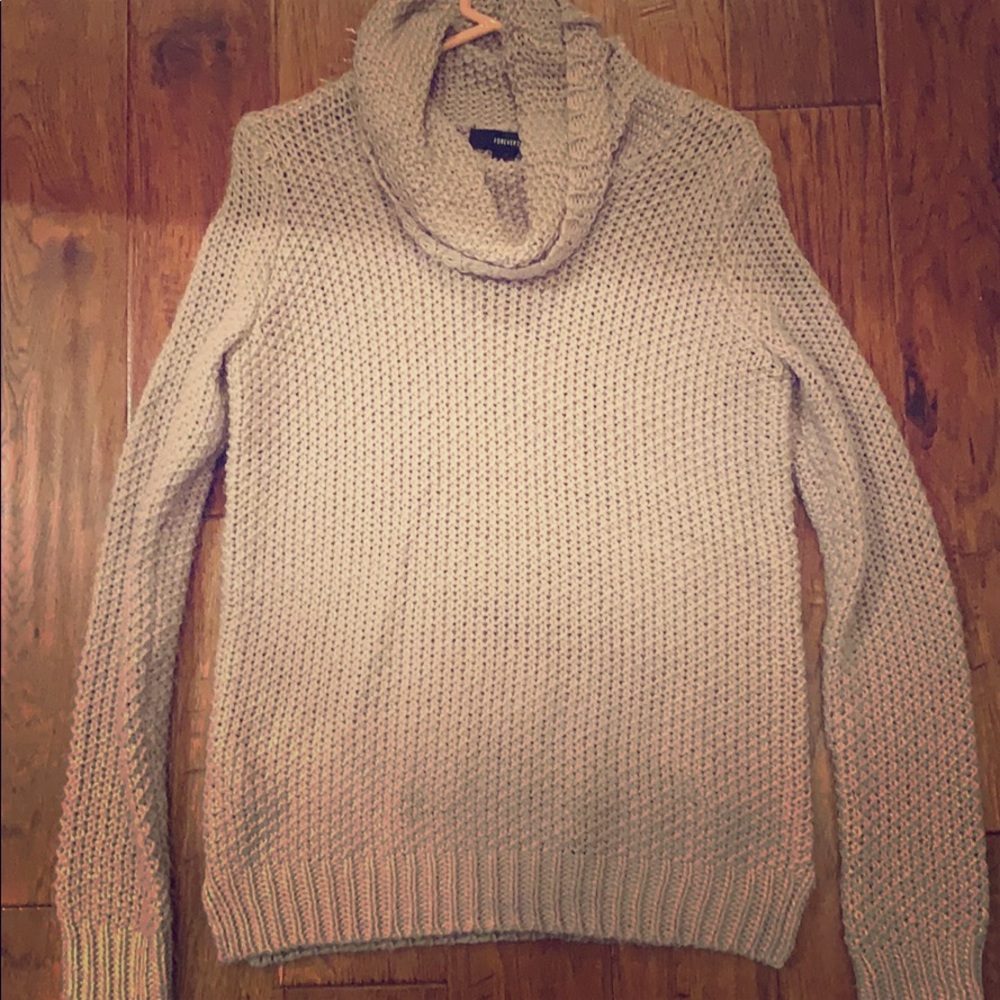 Knit sweater in excellent condition